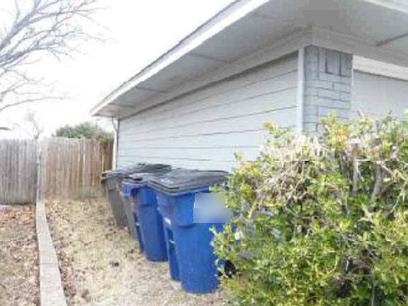 5th image of 200 E Willow Ln