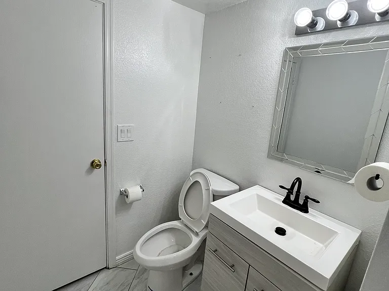 7331 N 44th Ave — Photo 5