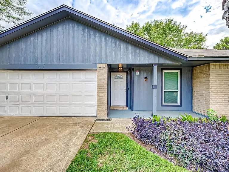 6802 Glenray Dr — Photo 3