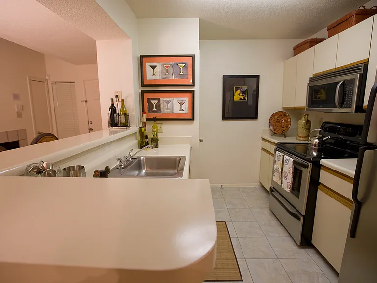 Riverview Villa Apartments — Photo 15
