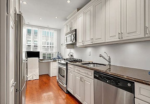 3rd image of 77 Park Ave #11C