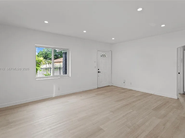 400 NW 47th St — Photo 2