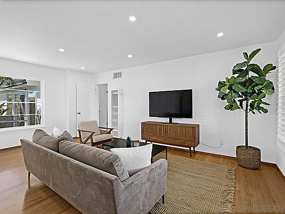 5th image of 316 1st Ave