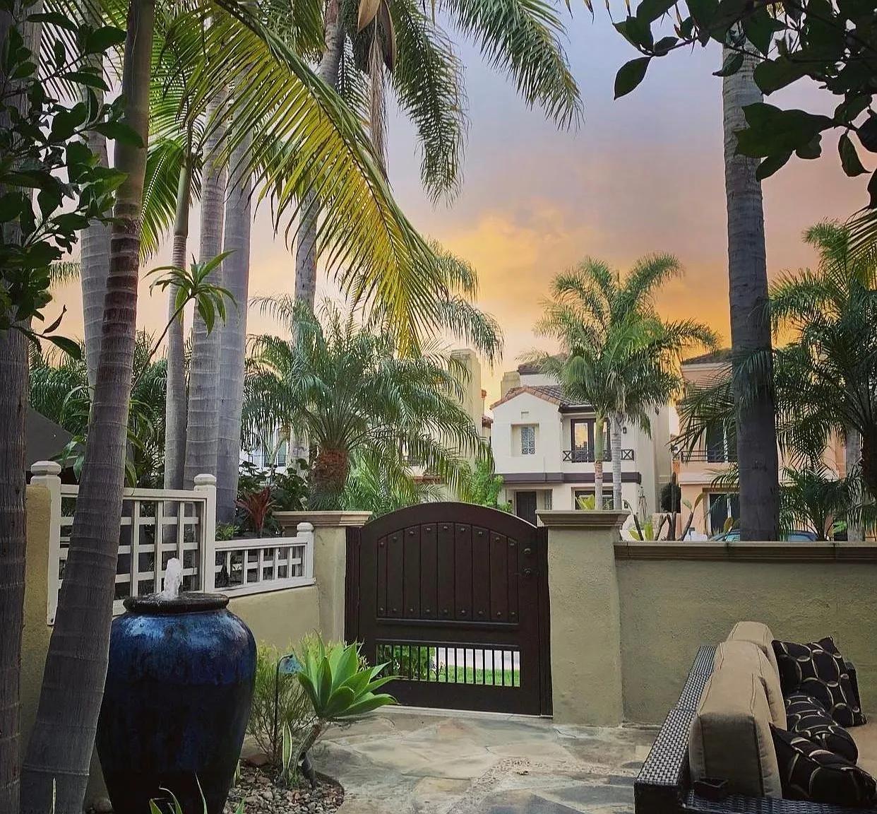 3 bed, 2700 sqft, $9,000 — Photo 1