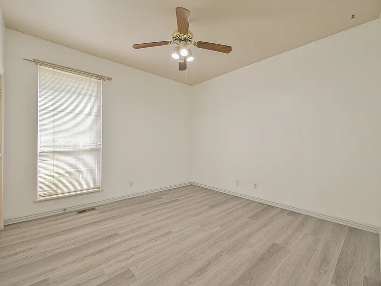 2424 Ashebury Way — Photo 42