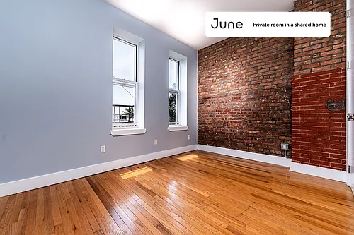 886 Jefferson Ave Photo 1