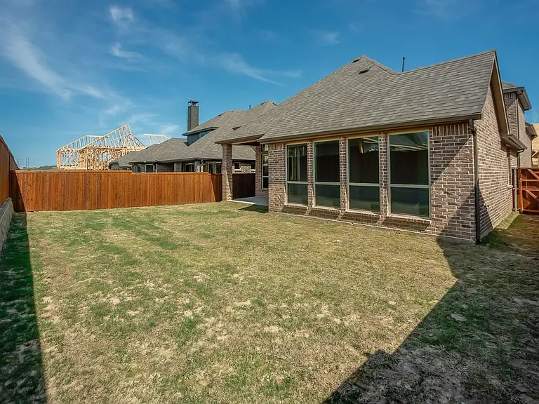 736 Carlisle Dr — Photo 35