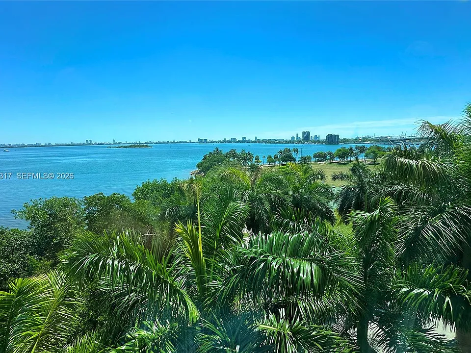 2000 N Bayshore Dr #614