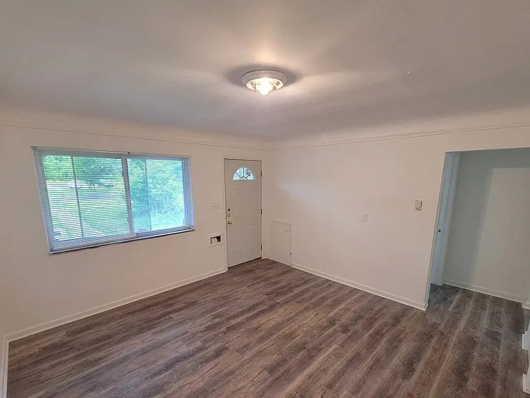9500 Chalmers St #5 — Photo 2