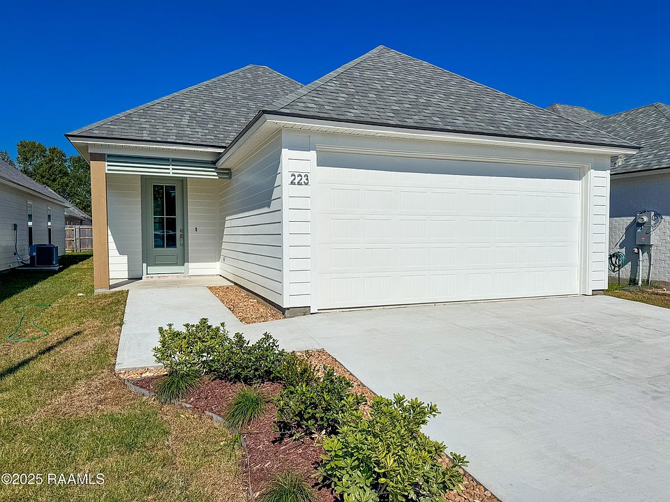 1st image of 223 Berchman Oaks Dr