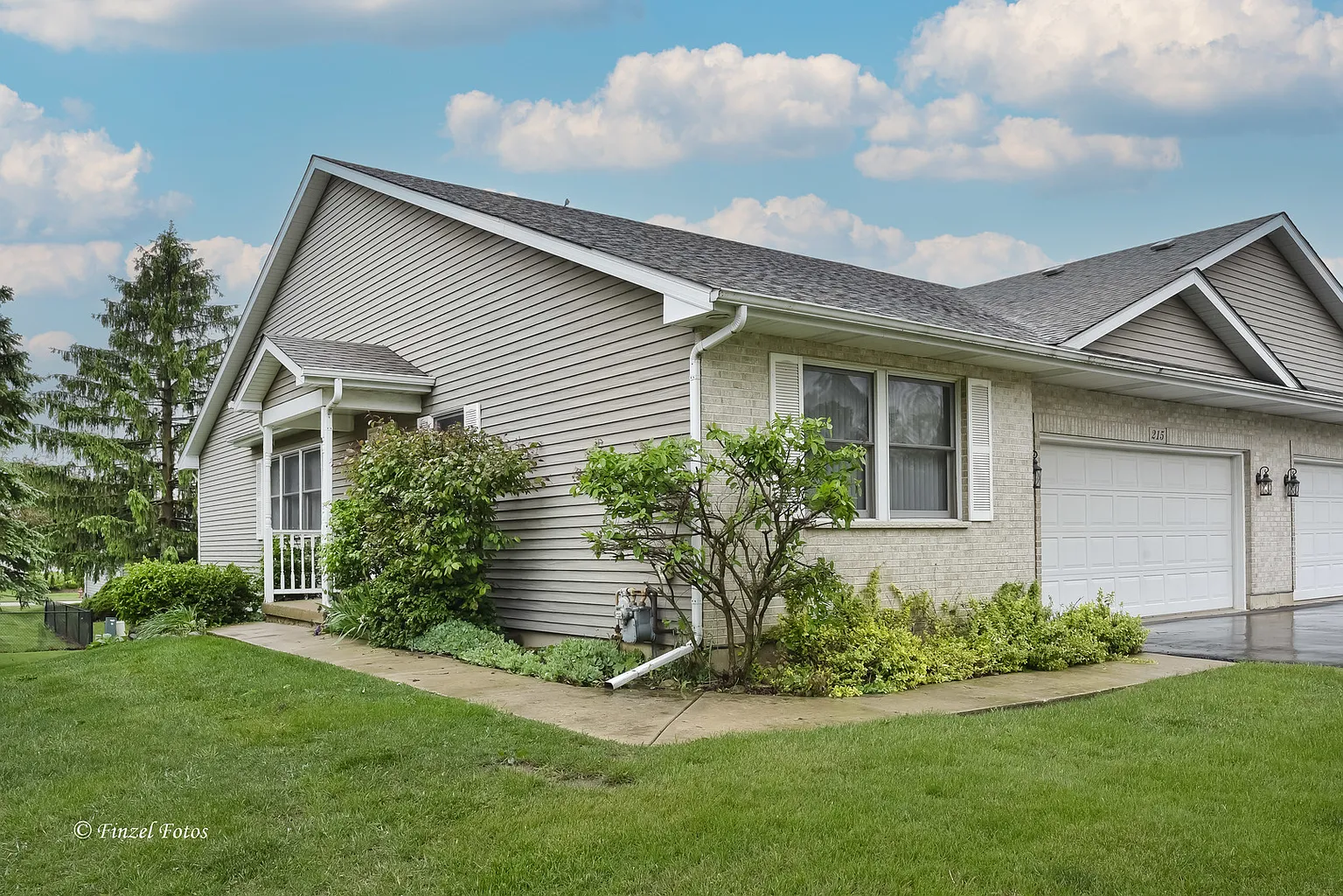 215 Julie Ln photo 1