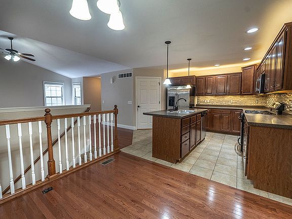 4th image of 2214 Pebblebrook Ln