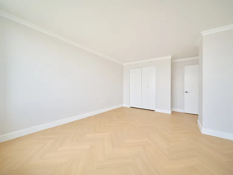 160 Riverside Blvd #4A — Photo 11