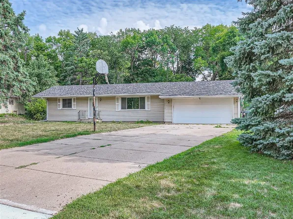 10513 Vessey Rd, Bloomington, MN 55437