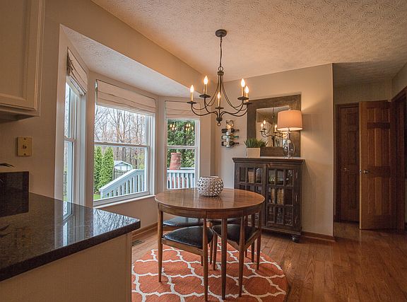 5th image of 1400 Meadowbank Dr