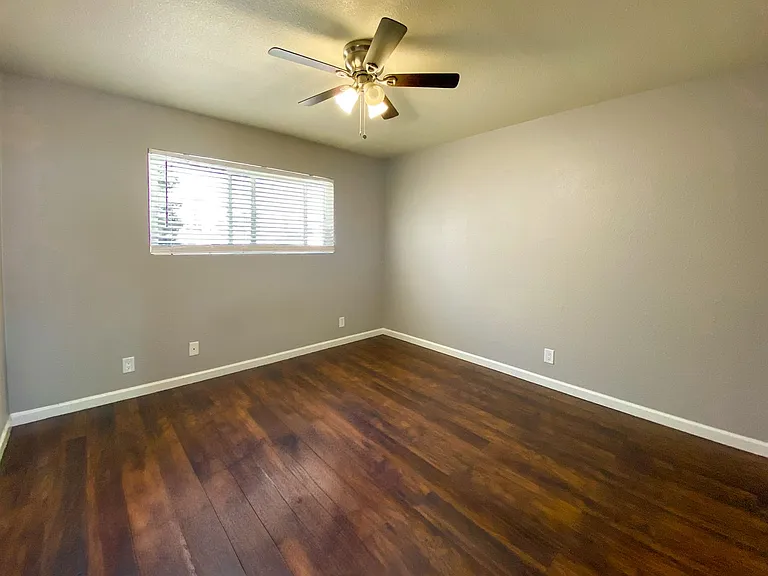 1717 Amber Dr — Photo 9