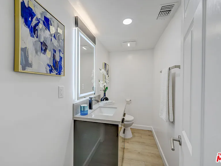 344 S Camden Dr — Photo 12