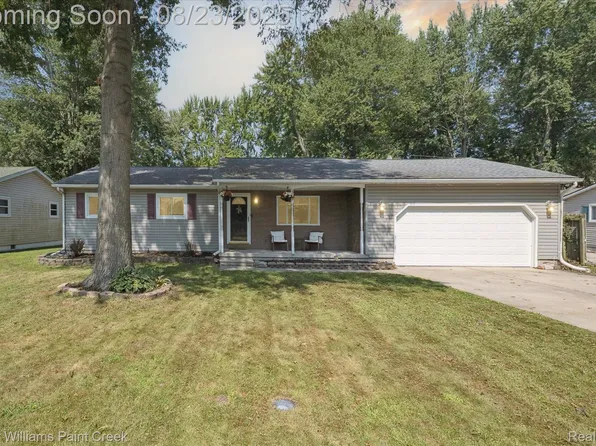 583 Market St, Algonac, MI 48001