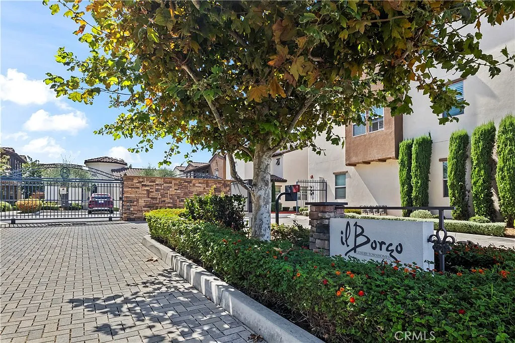 3 bed, 2.5 bath, 1650 sqft, $4,000 — Photo 1