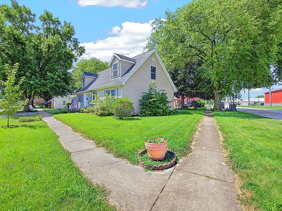 5th image of 419 Center St