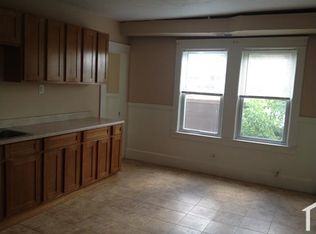 2 N Main St #2R, Webster, MA 01570