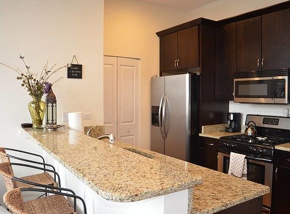 3rd image of 918 W Belmont Ave APT 202