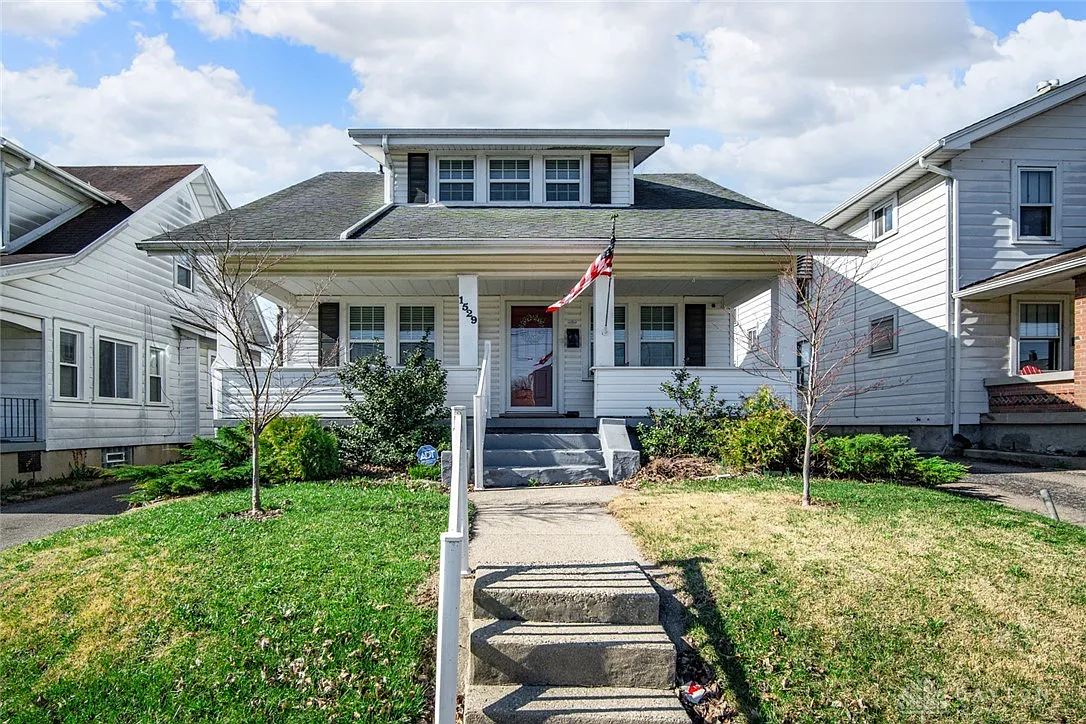 1529 Watervliet Ave photo 1