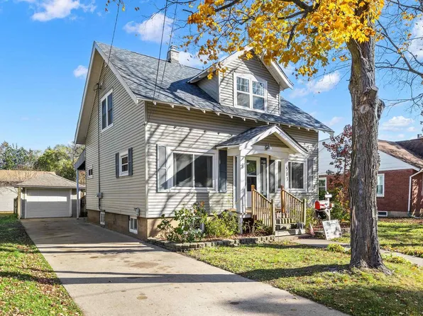 503 5TH STREET, Waupaca, WI 54981