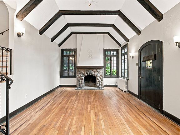 5th image of 5450 Fair Oaks St