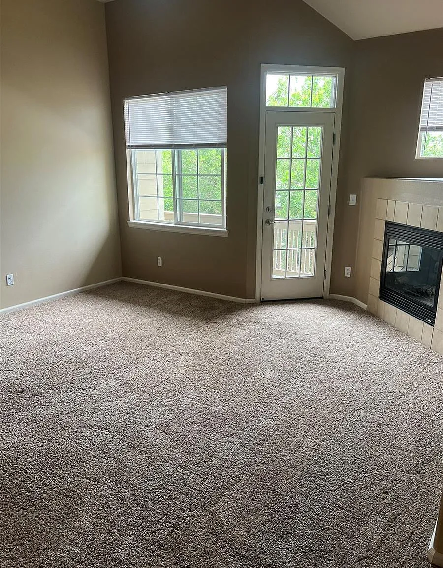 2 bed, 2.0 bath, 951 sqft, $1,795 — Photo 2