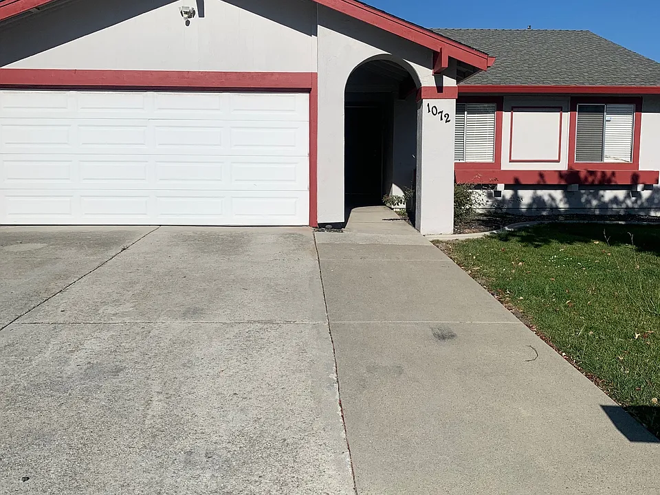 1072 Pescadero St