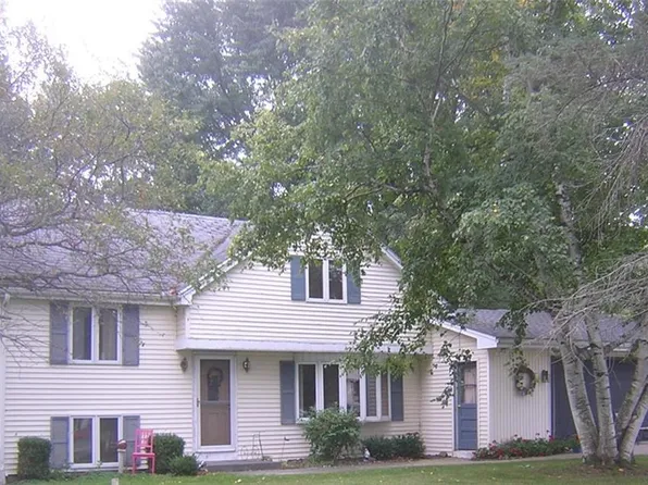841 N Davis Rd, Elma, NY 14059
