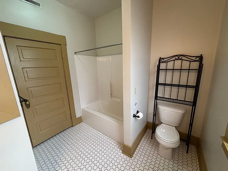 641 19th Street 1821 Woodland Ave — Photo 21