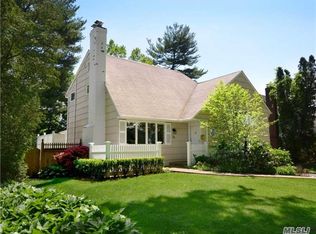 15 Andover Rd, Port Washington, NY 11050