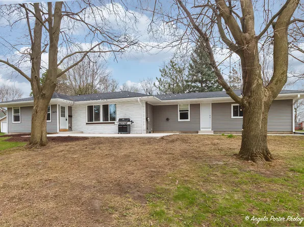 1025 Bunker St, Woodstock, IL 60098