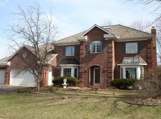 716 Lake Point Dr, Chanhassen, MN 55317