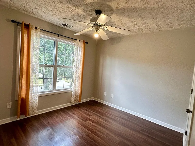 8012 Abington Dr — Photo 12