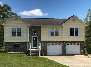 1586 Nakoma Ct, Granite Falls, NC 28630