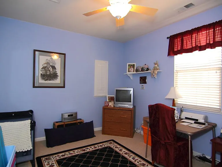 850 Belmont Ln — Photo 13