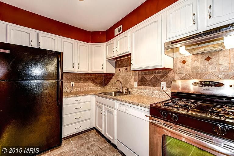 Kitchen (1 of 2)