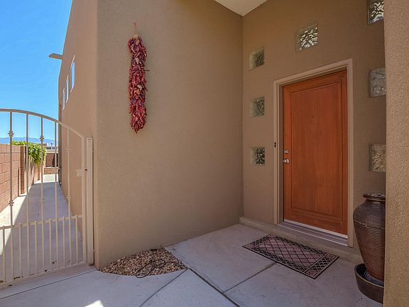 3rd image of 4632 Mi Cordelia Dr NW