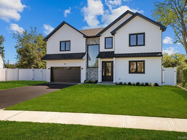 99 Slate Lane, Levittown, NY 11756