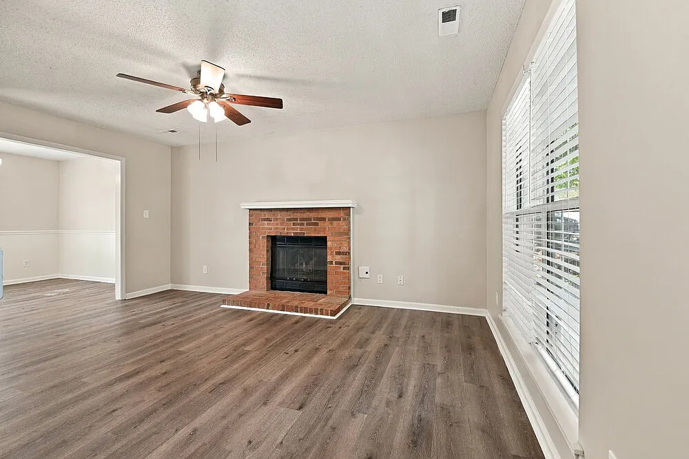 3 bed, 2.5 bath, 1441 sqft, $2,035 — Photo 4