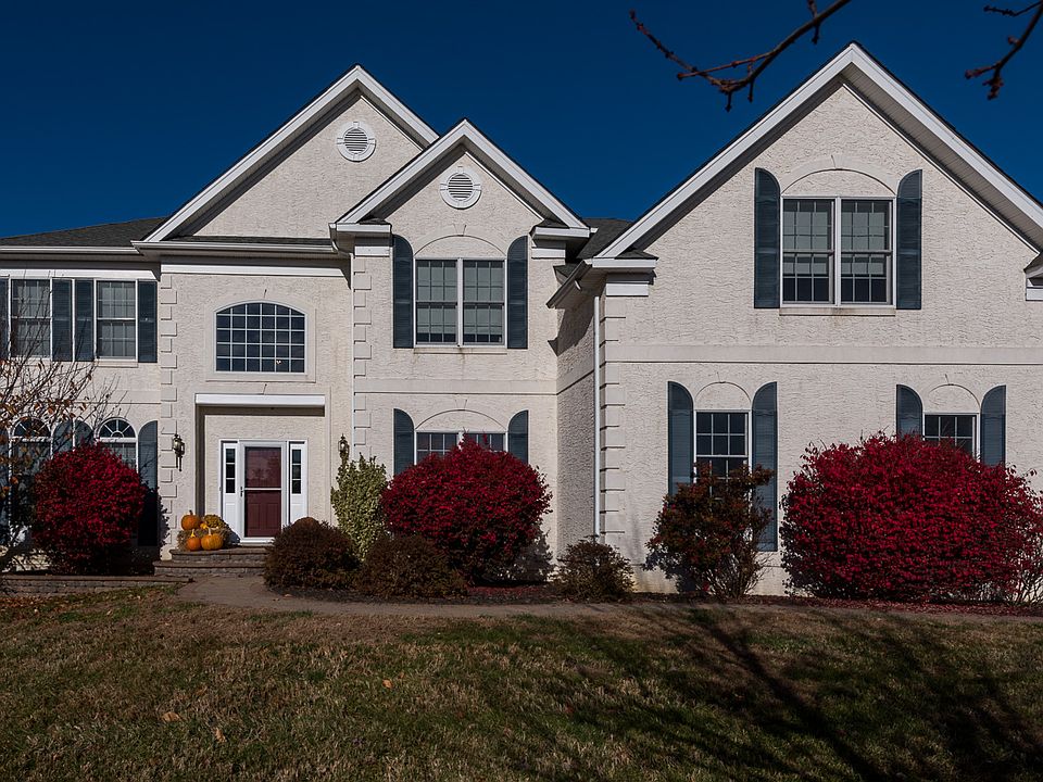 1st image of 39 Waterton Dr