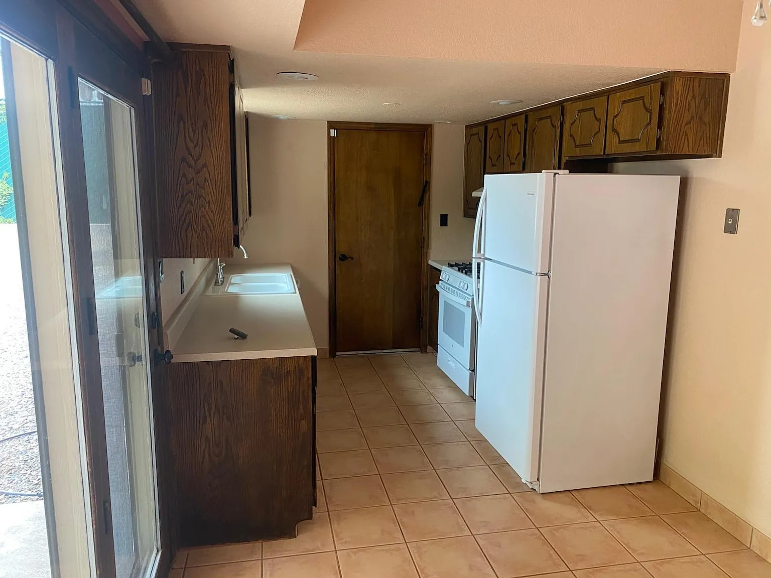 3 bed, 2.5 bath, 1320 sqft, $2,050 — Photo 3