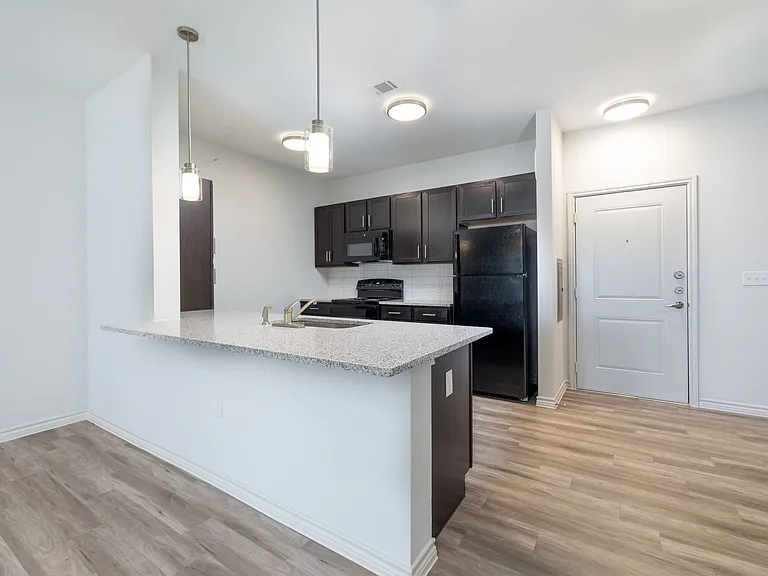 Moonlight Apartments — Photo 6