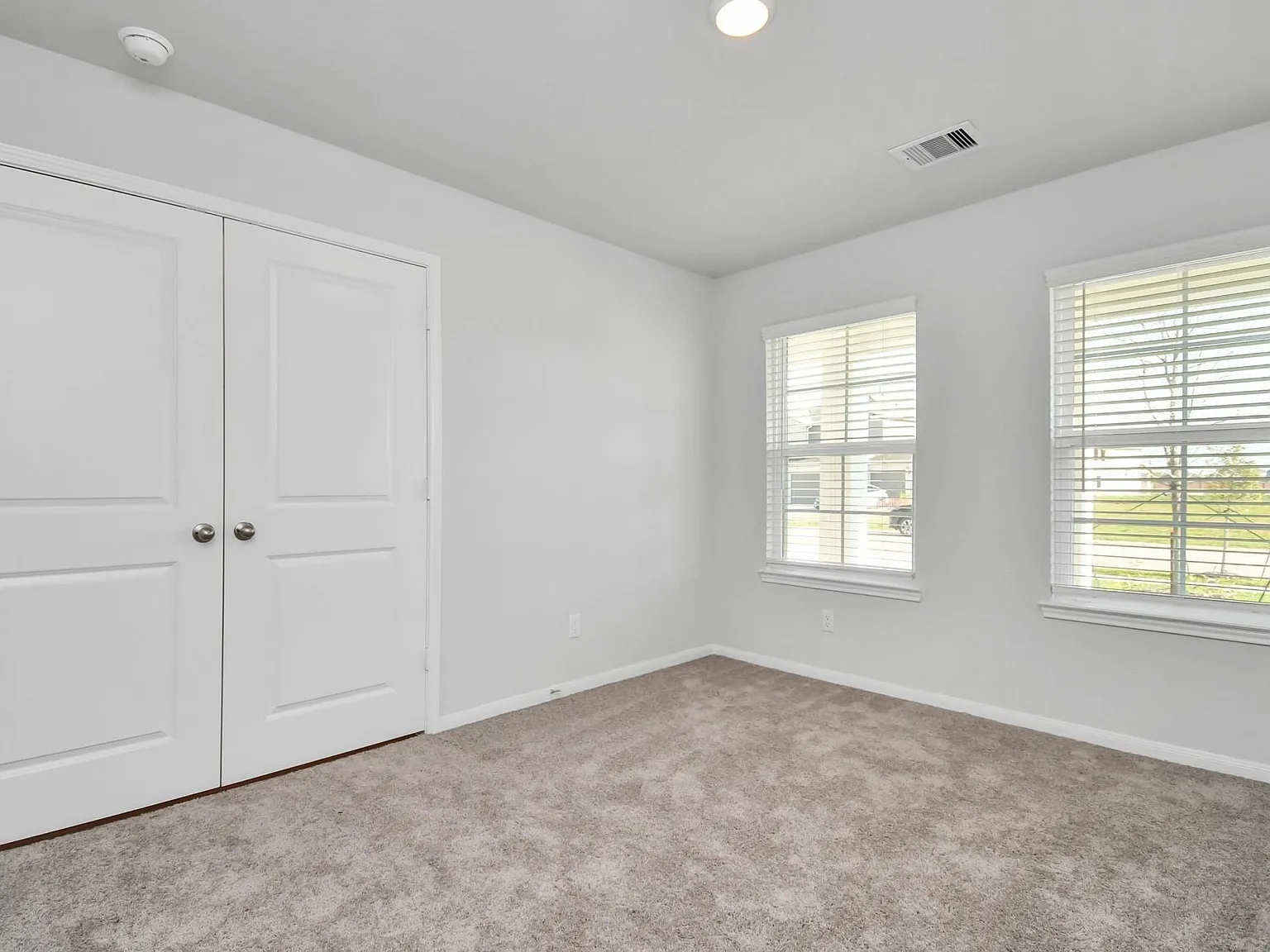 4 bed, 2.5 bath, 2407 sqft, $3,300 — Photo 4