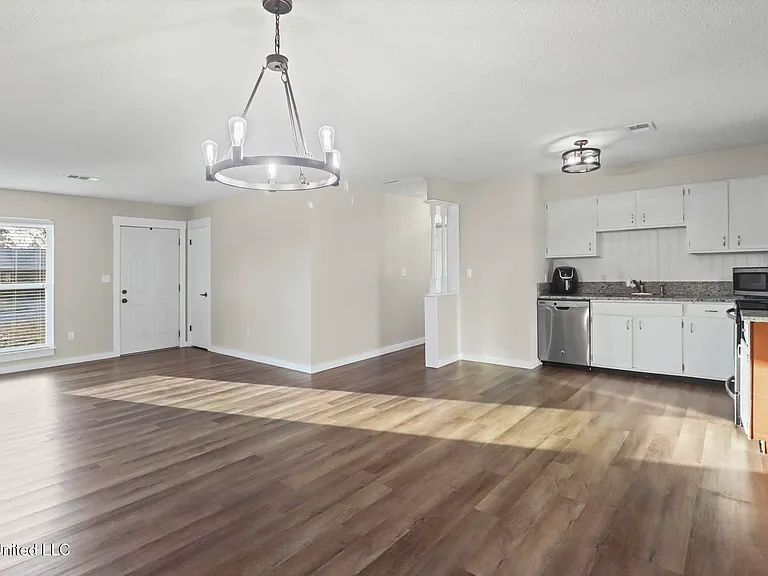110 Jamaica St — Photo 11