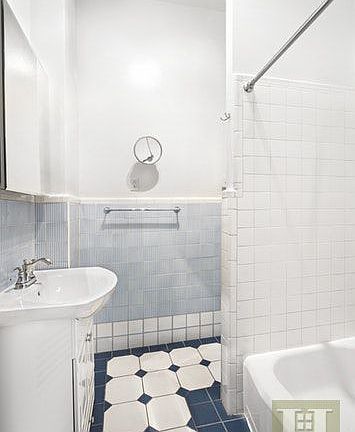 4th image of 105 E 35th St APT 2