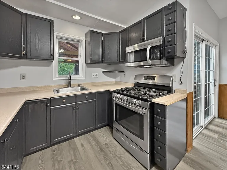 249 Mercer St — Photo 8